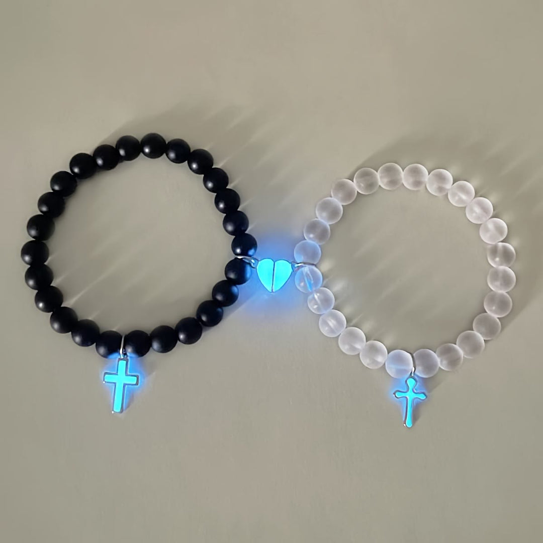 Christianartworkshop Bracelets à perles assorties avec croix lumineuse et fermoir magnétique en forme de cœur : un symbole de foi unie et d’amour partagé - Ensemble de croix noir et blanc - image 0