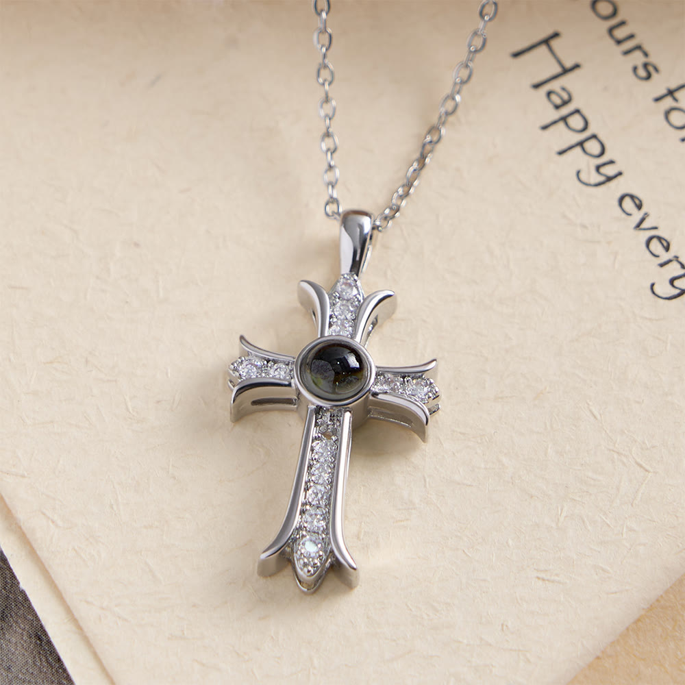Christianartworkshop Collier croix incrustée de cristaux avec pierre centrale noire : symbole de lumière divine et de foi éternelle - image 6