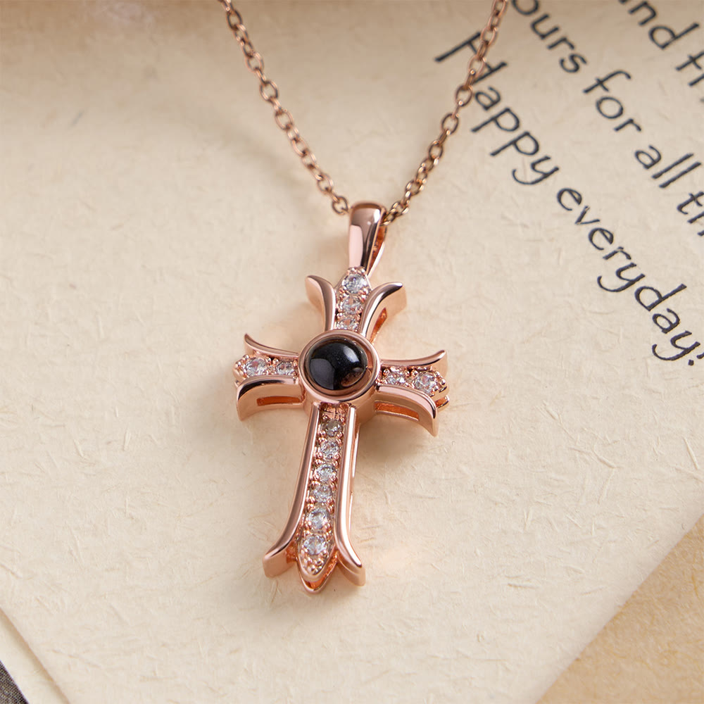 Christianartworkshop Collier croix incrustée de cristaux avec pierre centrale noire : symbole de lumière divine et de foi éternelle - image 4