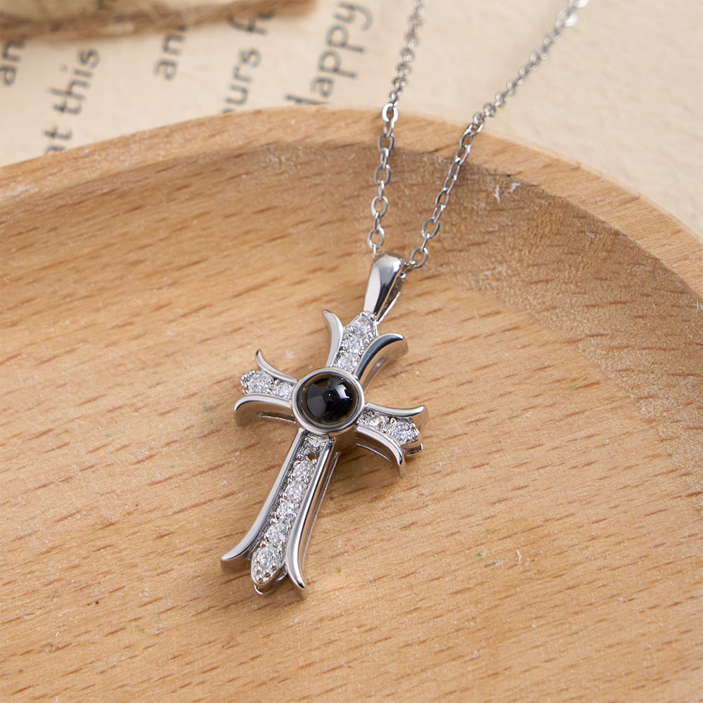 Christianartworkshop Collier croix incrustée de cristaux avec pierre centrale noire : symbole de lumière divine et de foi éternelle - Argent - image 5