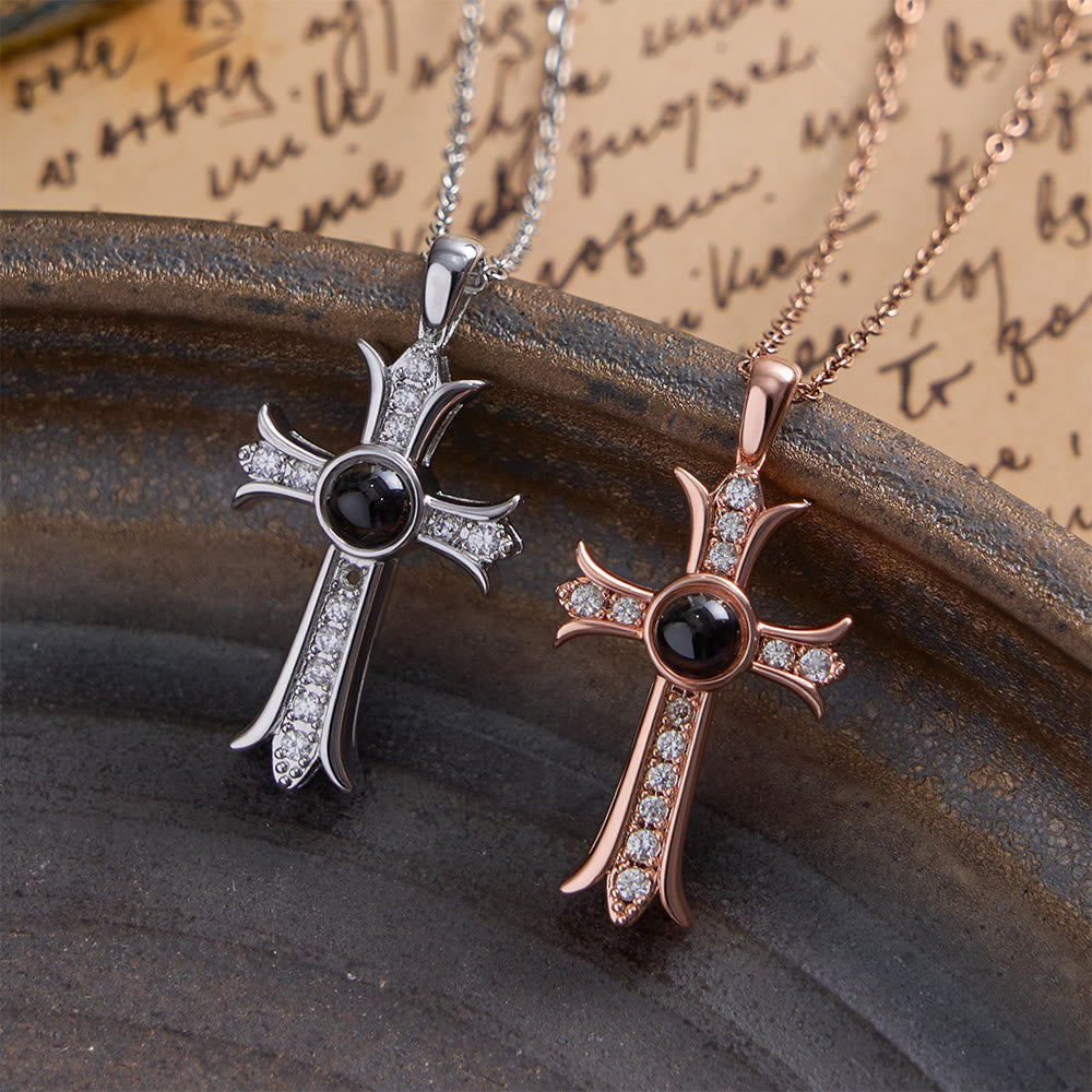 Christianartworkshop Collier croix incrustée de cristaux avec pierre centrale noire : symbole de lumière divine et de foi éternelle - image 0