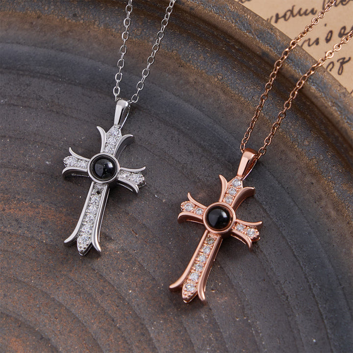 Christianartworkshop Collier croix incrustée de cristaux avec pierre centrale noire : symbole de lumière divine et de foi éternelle - image 2