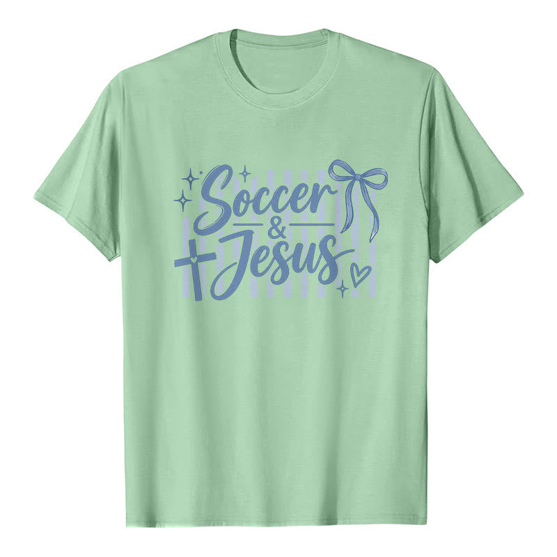 Christianartworkshop T-shirt premium style football et Jésus Coquette - Vert clair - 2XL - image 3
