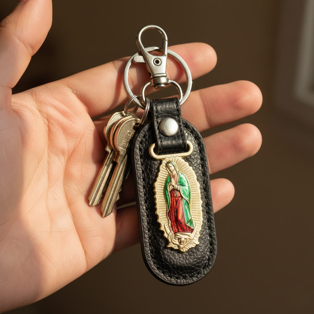 Christianartworkshop Porte-clés dévotionnel Notre-Dame de Guadalupe : Emblème de la grâce mariale et de la protection spirituelle - image 0