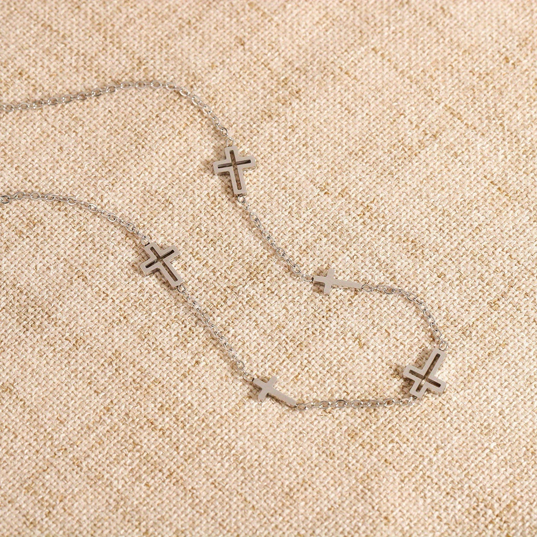 Christianartworkshop Collier délicat avec croix ouverte et chaîne de station : un témoignage de douce dévotion et de grâce chrétienne éternelle - image 4