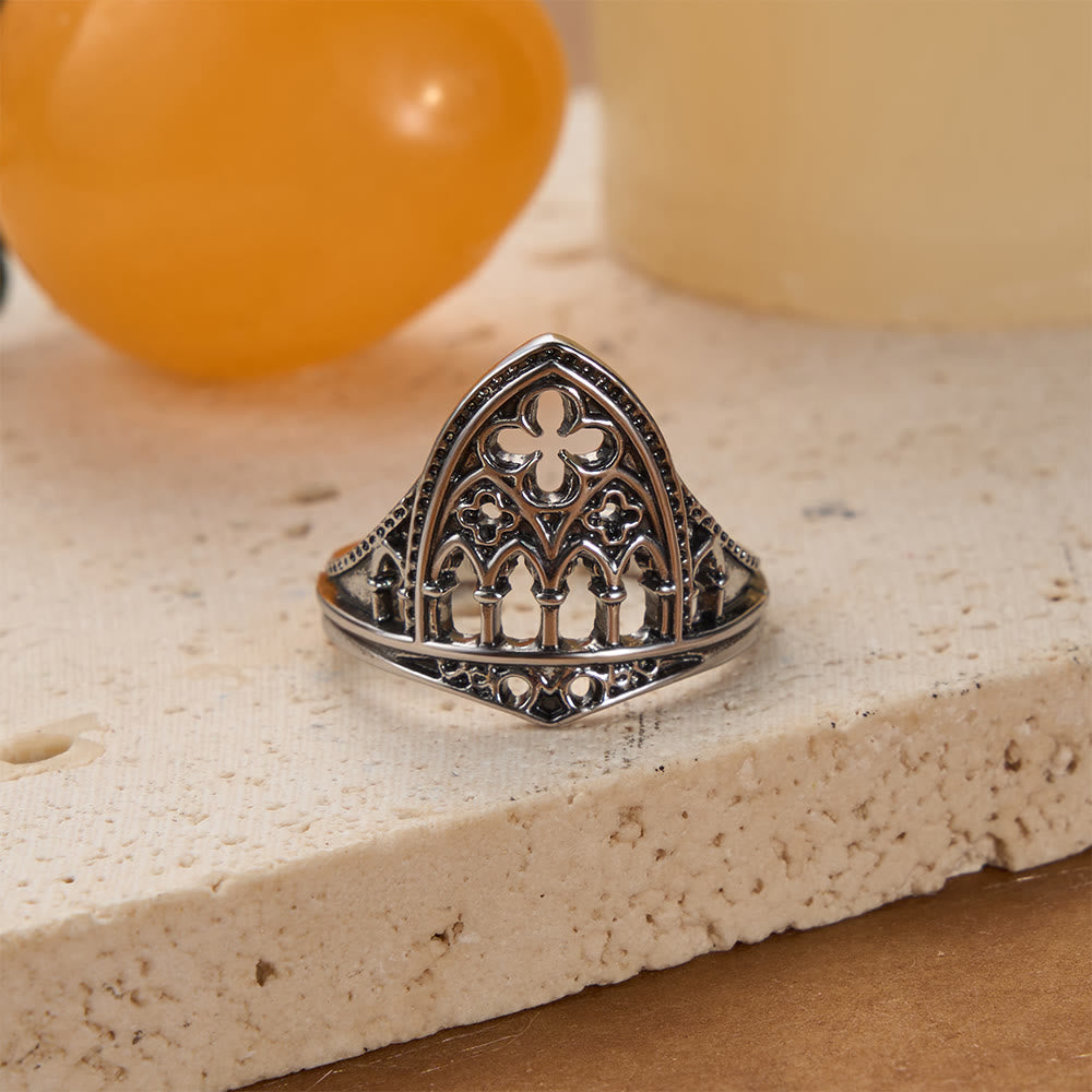 Christianartworkshop Bague de dévotion inspirée des vitraux de cathédrale gothiques, ornée de motifs à quatre lobes : symbole d’architecture sacrée et de lumière divine - image 1
