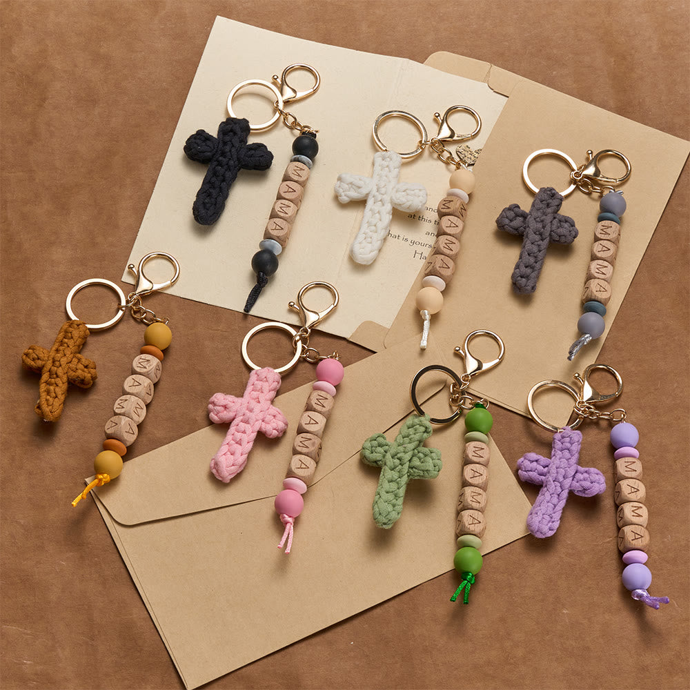 Christianartworkshop Porte-clés croix en crochet doux avec perles gravées « MAMA » : incarne la grâce, la fidélité et la chaleur. - image 7