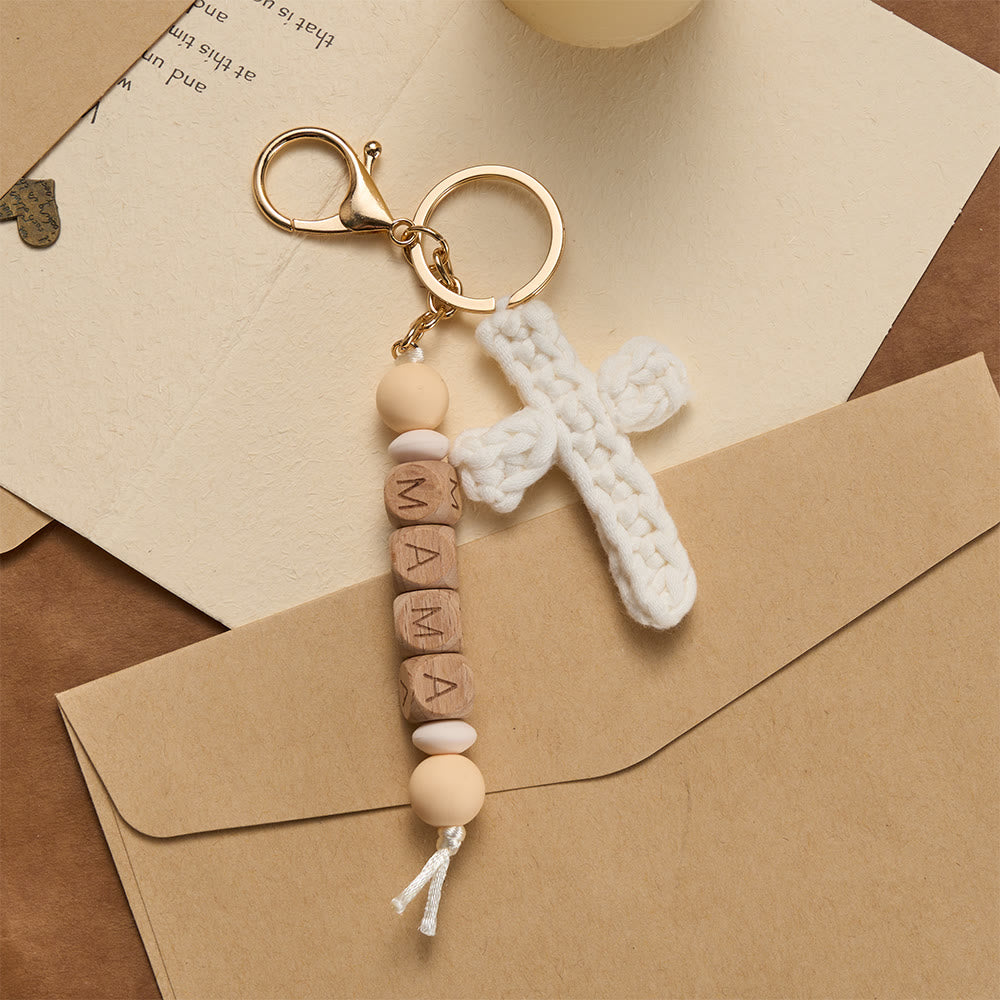Christianartworkshop Porte-clés croix en crochet doux avec perles gravées « MAMA » : incarne la grâce, la fidélité et la chaleur. - Blanc - image 1