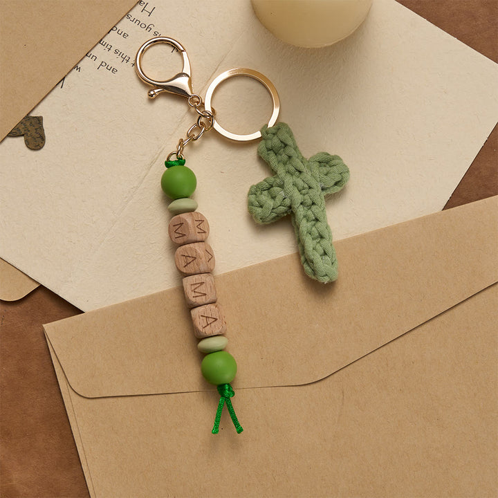 Christianartworkshop Porte-clés croix en crochet doux avec perles gravées « MAMA » : incarne la grâce, la fidélité et la chaleur. - Vert - image 3
