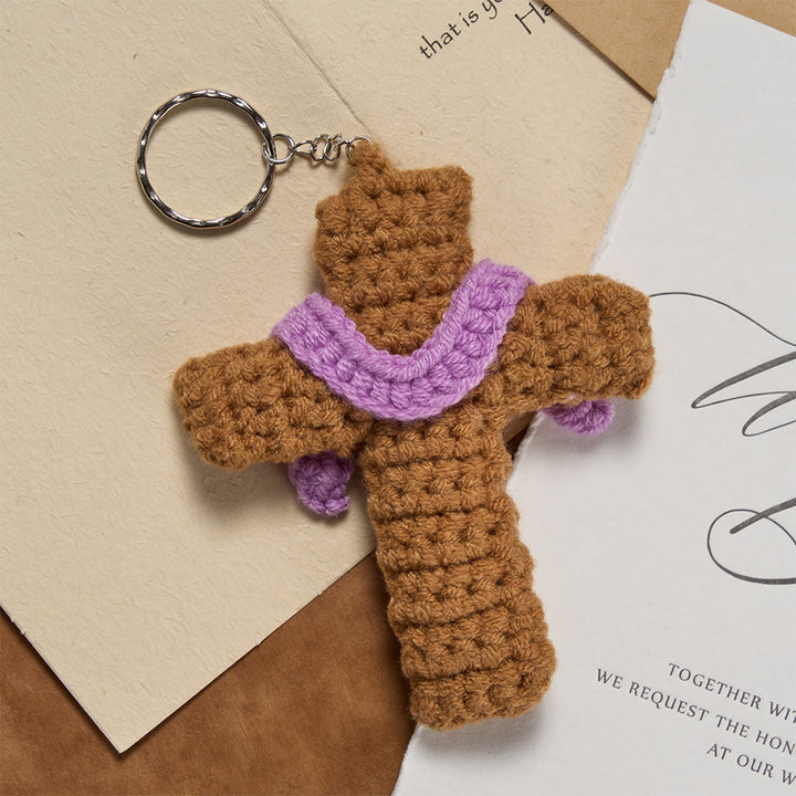 Christianartworkshop Porte-clés croix crocheté à la main avec une touche de violet : symbole de foi réconfortante et d’amour divin chaleureux - image 3