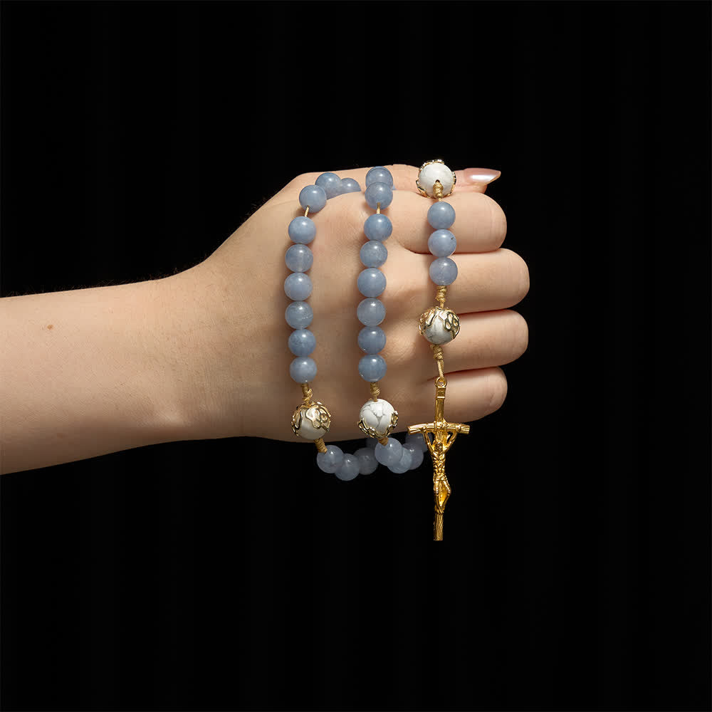 Christianartworkshop Chapelet en aigue-marine et howlite blanche : détails en filigrane doré avec saint Benoît pour une foi sereine - image 1