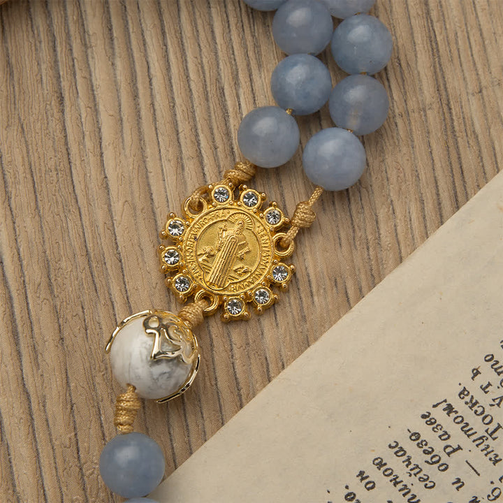 Christianartworkshop Chapelet en aigue-marine et howlite blanche : détails en filigrane doré avec saint Benoît pour une foi sereine - image 8