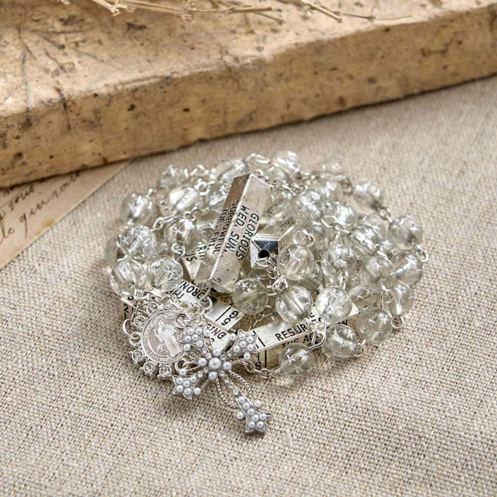 Christianartworkshop Chapelet à six tablettes en perles givrées avec médaille et croix de saint Benoît - image 3