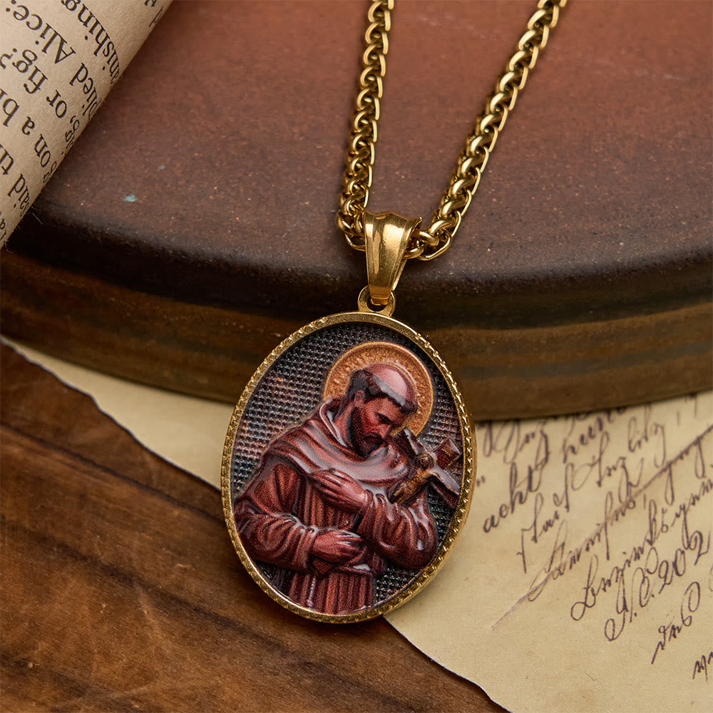 Christianartworkshop Collier élégant orné d'un portrait religieux émaillé et d'un cadre en or : un emblème de foi et de protection - Saint François d'Assise - image 7