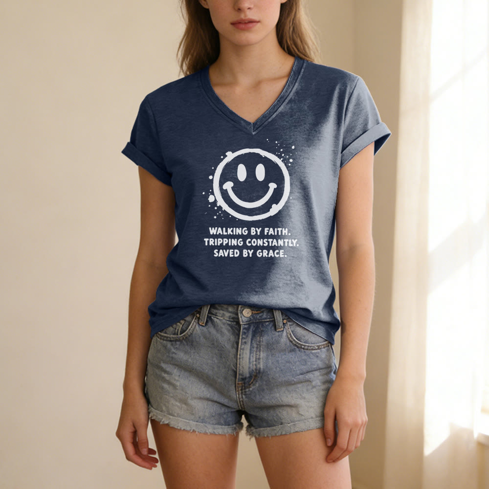 Christianartworkshop T-shirt décontracté à col en V avec imprimé smiley « Walking By Faith » - image 21