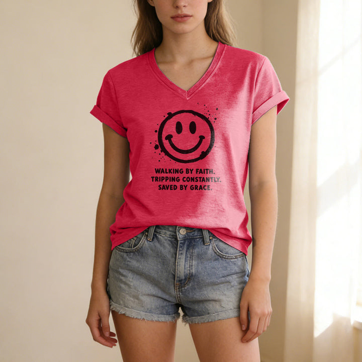 Christianartworkshop T-shirt décontracté à col en V avec imprimé smiley « Walking By Faith » - image 1