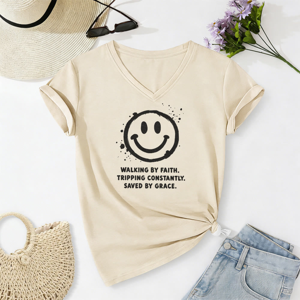 Christianartworkshop T-shirt décontracté à col en V avec imprimé smiley « Walking By Faith » - Beige - 2XL - image 2