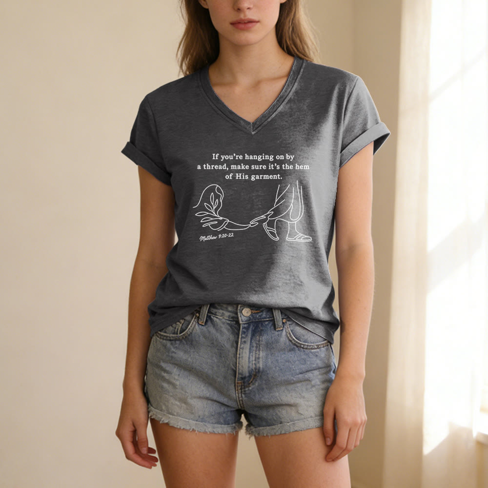 Christianartworkshop T-shirt décontracté à col en V imprimé Matthieu 9:20-22 - image 1