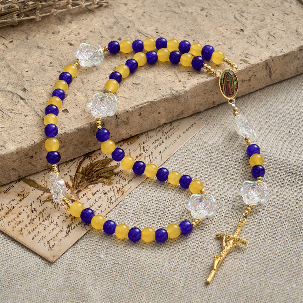 Christianartworkshop Chapelet de Guadalupe bleu et jaune : perles roses irisées avec crucifix doré - Notre-Dame et le Crucifix - image 0