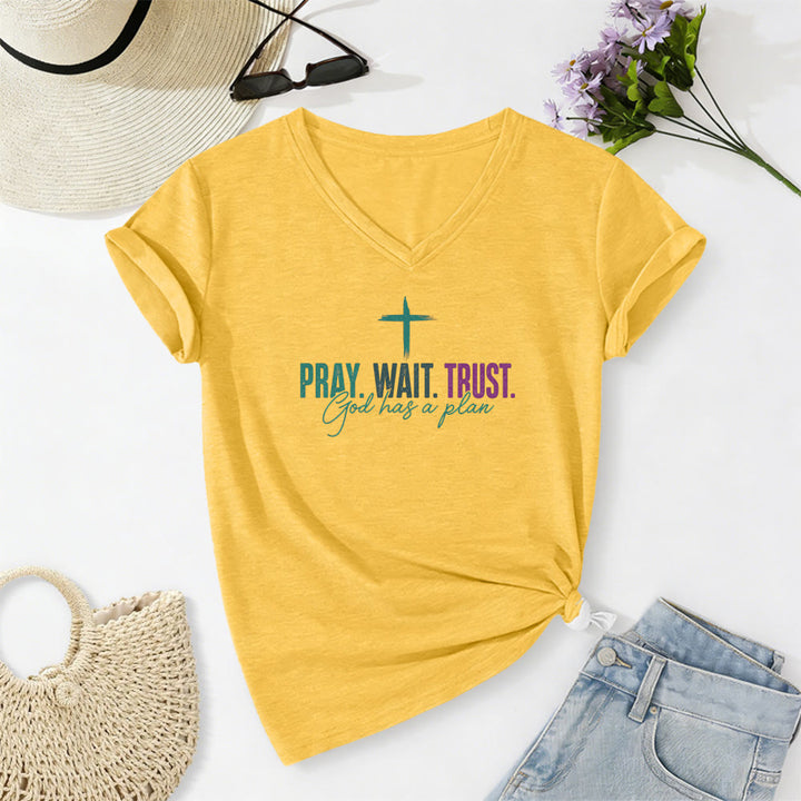 Christianartworkshop T-shirt décontracté à col en V avec imprimé croix : Priez, attendez, ayez confiance, Dieu a un plan - Jaune - 2XL - image 4
