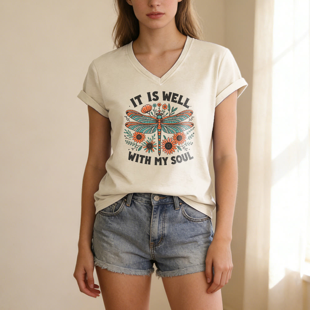 Christianartworkshop T-shirt décontracté à col en V avec imprimé floral libellule « Tout va bien pour moi » - image 3