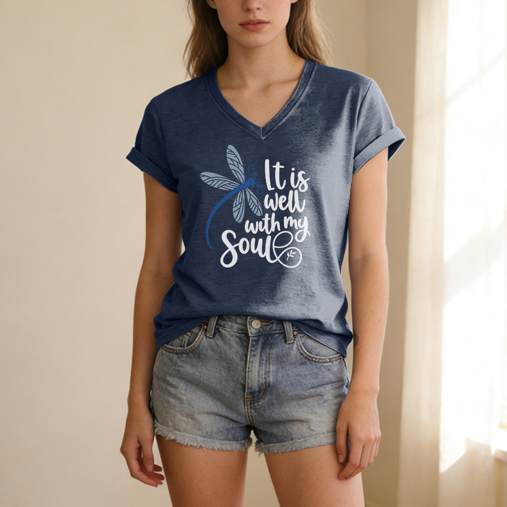Christianartworkshop T-shirt décontracté à col en V avec imprimé calligraphie libellule « Tout va bien pour moi » - image 19