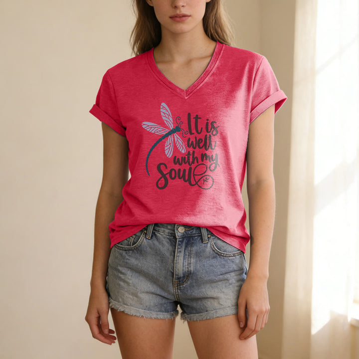 Christianartworkshop T-shirt décontracté à col en V avec imprimé calligraphie libellule « Tout va bien pour moi » - image 23