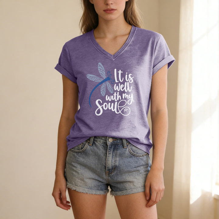 Christianartworkshop T-shirt décontracté à col en V avec imprimé calligraphie libellule « Tout va bien pour moi » - image 17
