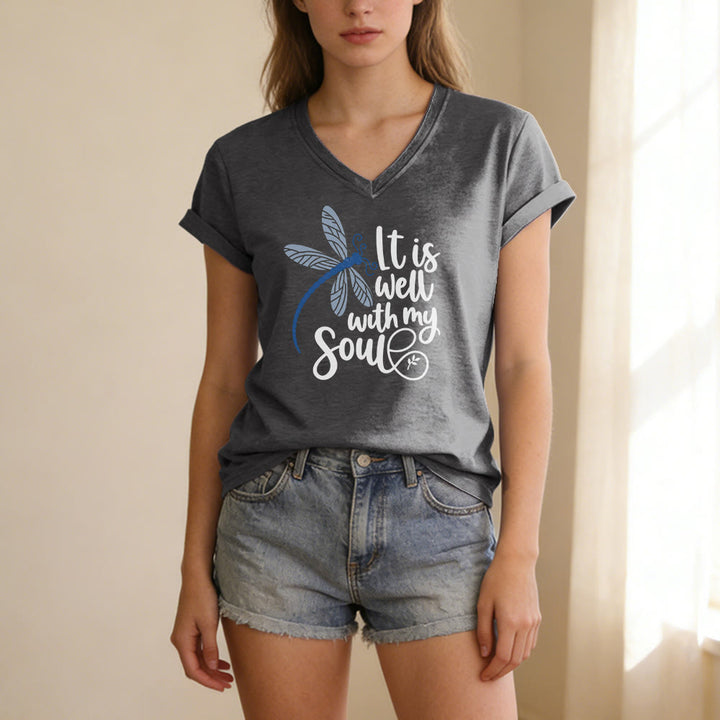 Christianartworkshop T-shirt décontracté à col en V avec imprimé calligraphie libellule « Tout va bien pour moi » - image 21