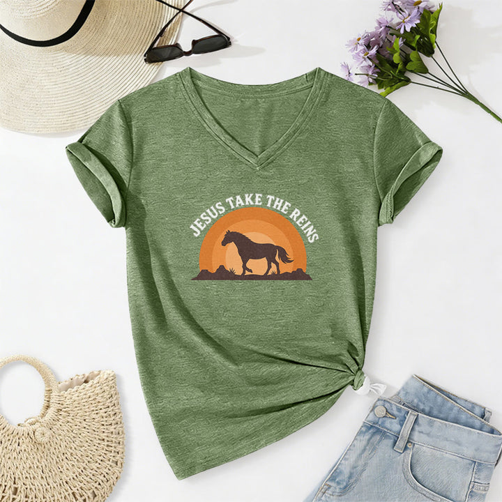 Christianartworkshop T-shirt décontracté à col en V avec imprimé cheval coucher de soleil « Jésus prend les rênes » - Vert olive - 2XL - image 6