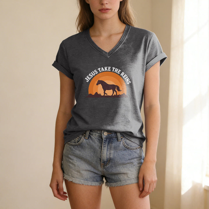 Christianartworkshop T-shirt décontracté à col en V avec imprimé cheval coucher de soleil « Jésus prend les rênes » - image 23