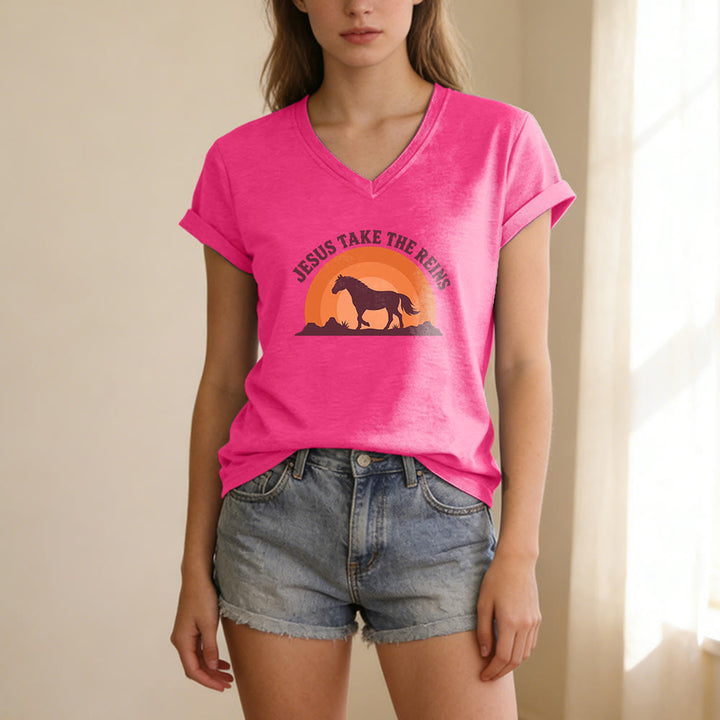 Christianartworkshop T-shirt décontracté à col en V avec imprimé cheval coucher de soleil « Jésus prend les rênes » - image 25
