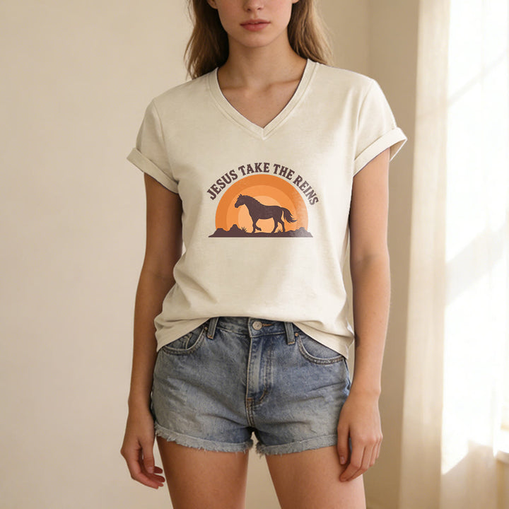 Christianartworkshop T-shirt décontracté à col en V avec imprimé cheval coucher de soleil « Jésus prend les rênes » - image 3