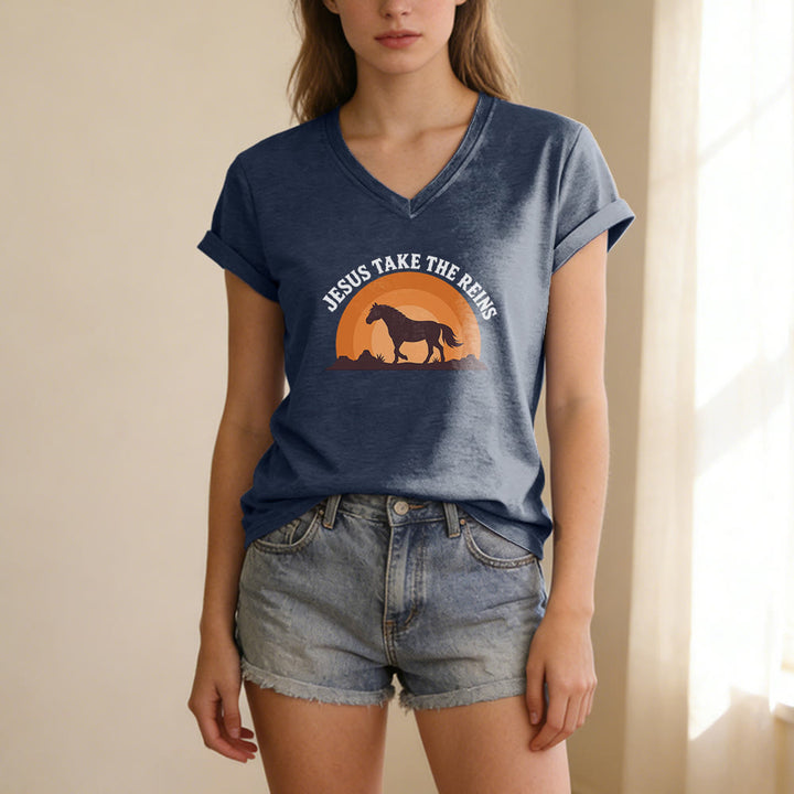 Christianartworkshop T-shirt décontracté à col en V avec imprimé cheval coucher de soleil « Jésus prend les rênes » - image 21