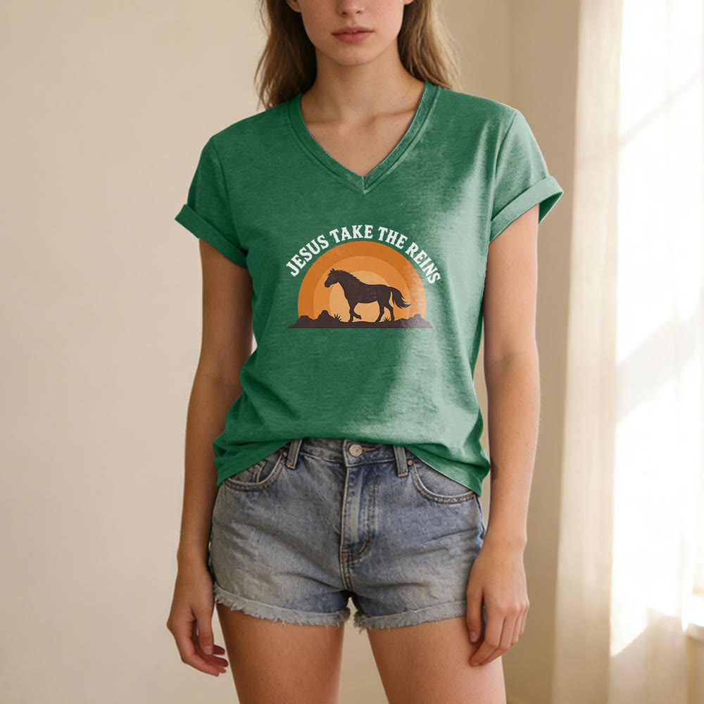 Christianartworkshop T-shirt décontracté à col en V avec imprimé cheval coucher de soleil « Jésus prend les rênes » - image 17