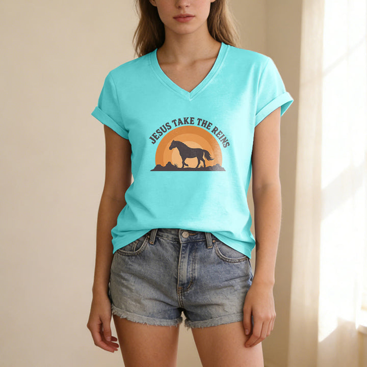 Christianartworkshop T-shirt décontracté à col en V avec imprimé cheval coucher de soleil « Jésus prend les rênes » - image 11