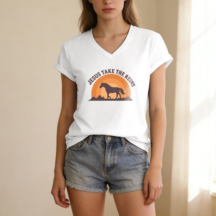 Christianartworkshop T-shirt décontracté à col en V avec imprimé cheval coucher de soleil « Jésus prend les rênes » - image 9
