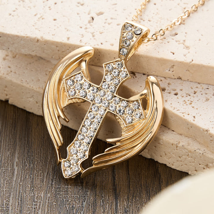 Christianartworkshop Collier pendentif croix ailes d'ange dorées orné de pierres de zircon : symbole de protection divine - Aile et Croix - image 0