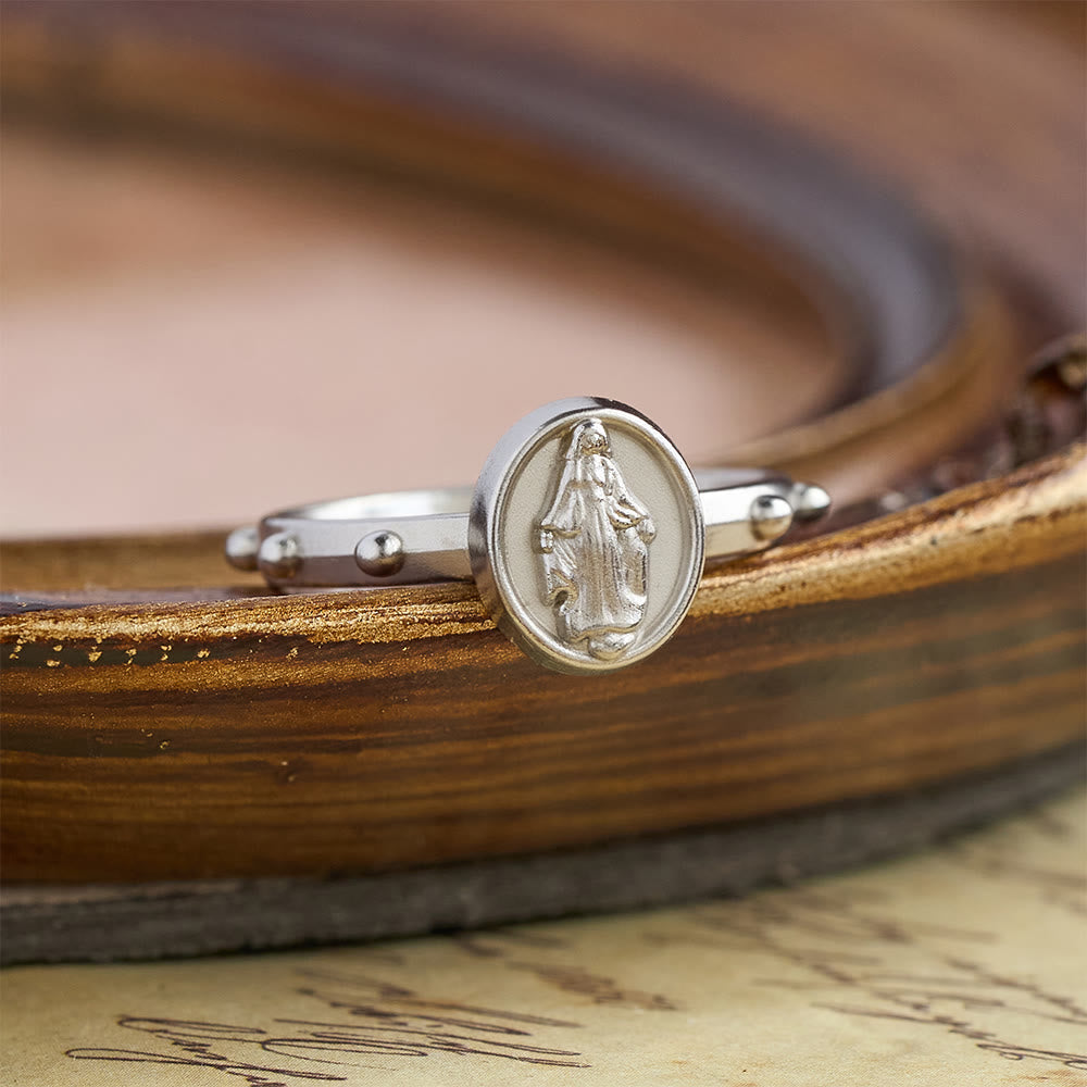 Bague chapelet Notre-Dame de Grâce avec médaillon marial, un symbole de dévotion, par Christianartworkshop - image 6