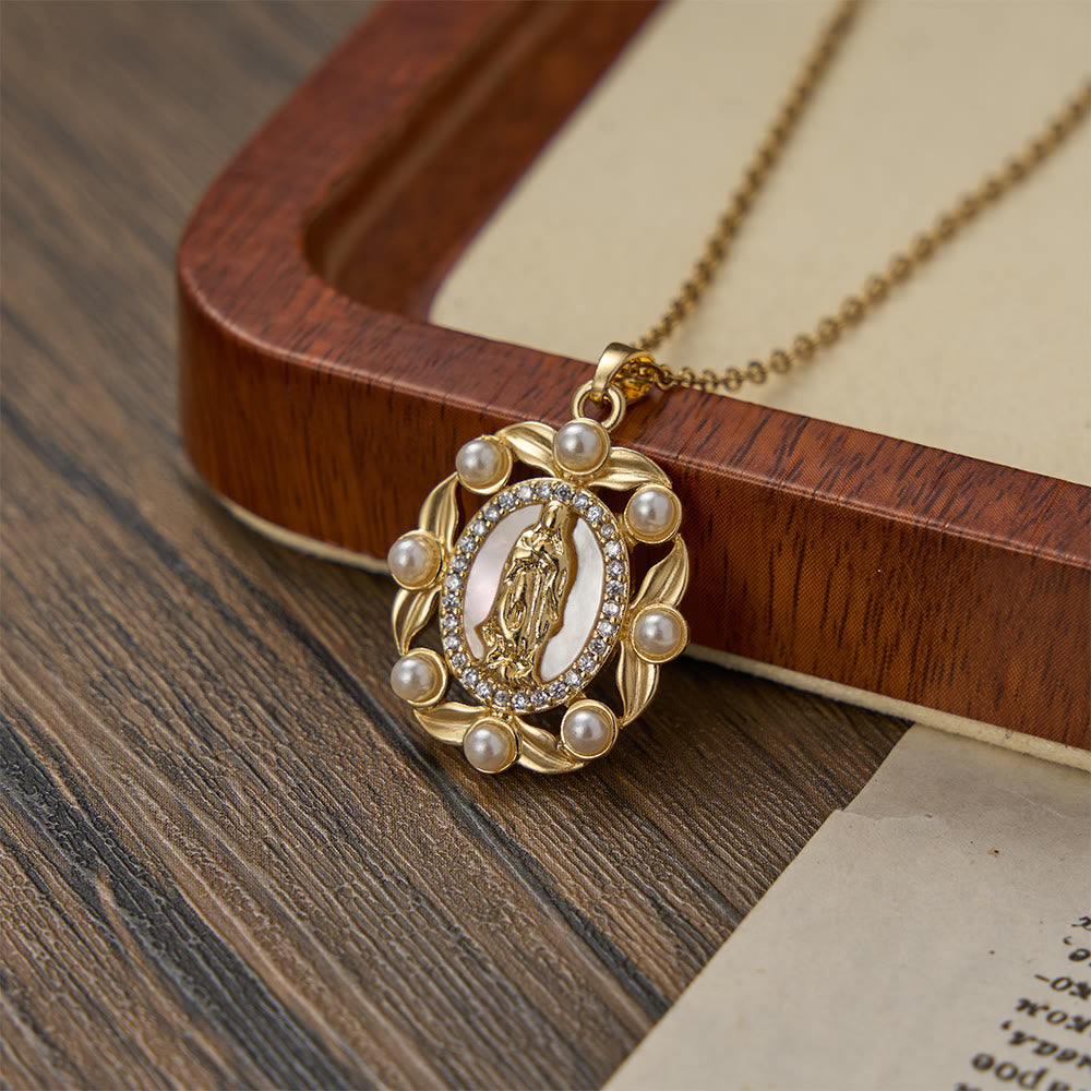 Christianartworkshop Collier pendentif vintage Notre-Dame avec nacre et perles blanches : un symbole de la grâce mariale - Notre Dame - image 0