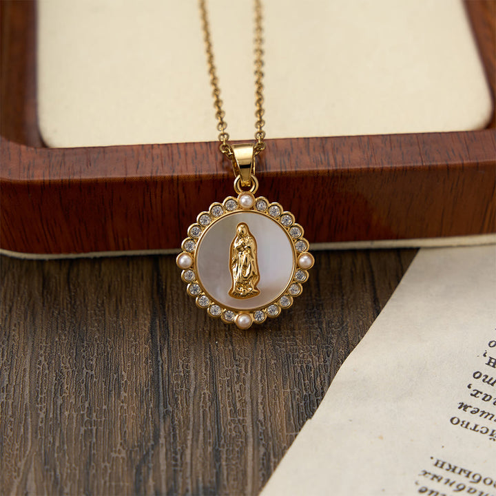 Christianartworkshop Collier orné de la Vierge Marie, couleur or, avec incrustations de nacre et halo de cristal : un rappel de la protection divine - image 2