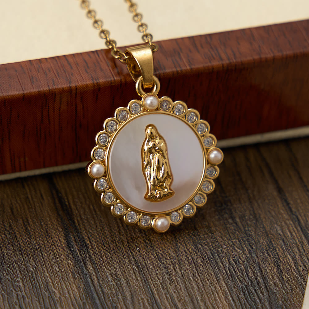 Christianartworkshop Collier orné de la Vierge Marie, couleur or, avec incrustations de nacre et halo de cristal : un rappel de la protection divine - image 1