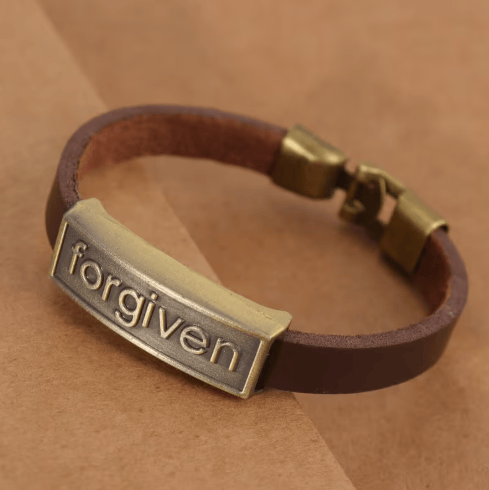 Christianartworkshop Bracelet Forgiven en cuir bicolore avec accents en laiton vieilli : un rappel de la grâce divine - Brun - image 0