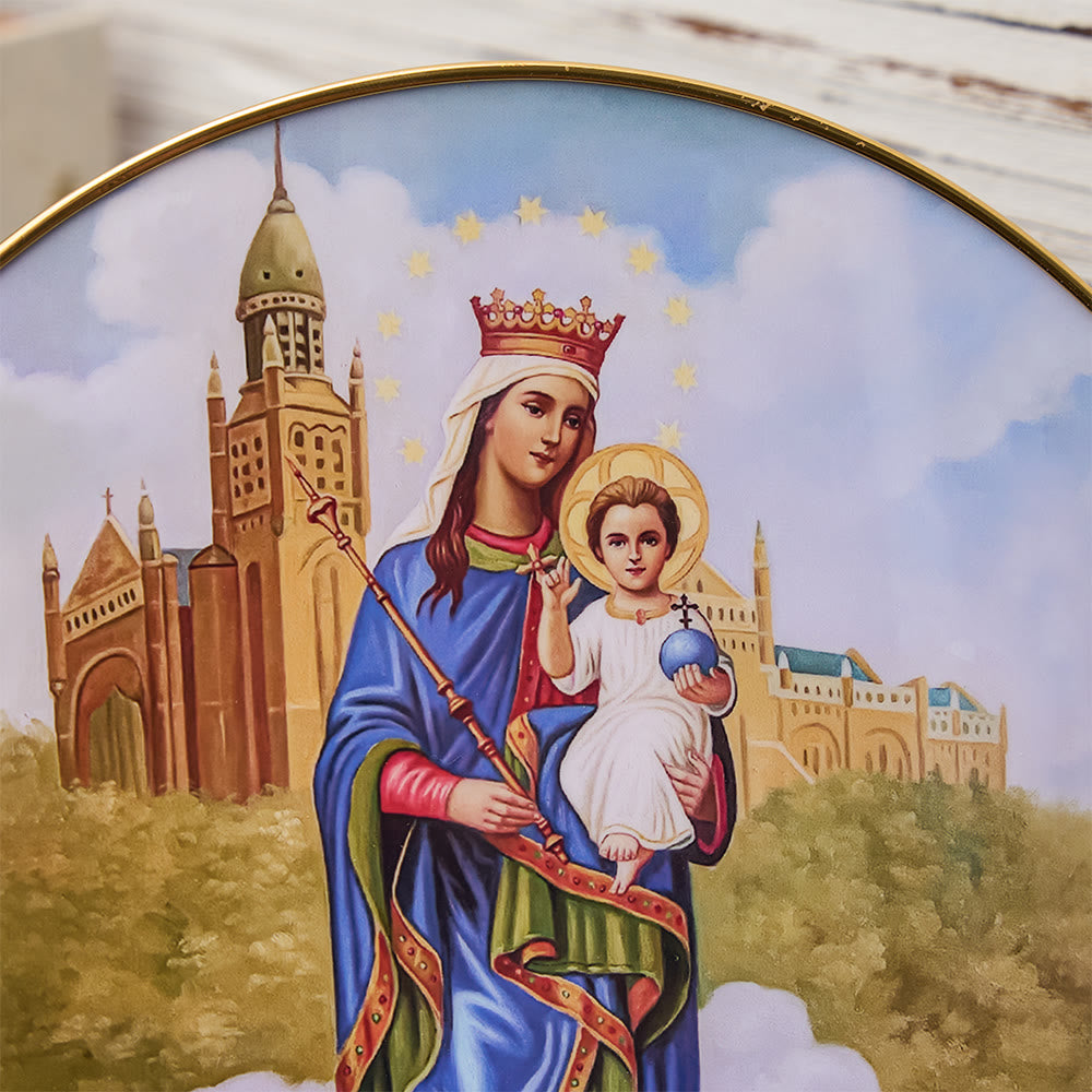 Christianartworkshop Ornement de bureau Vierge à l'Enfant avec fond cathédrale et bordure dorée : un symbole de la grâce mariale - image 4