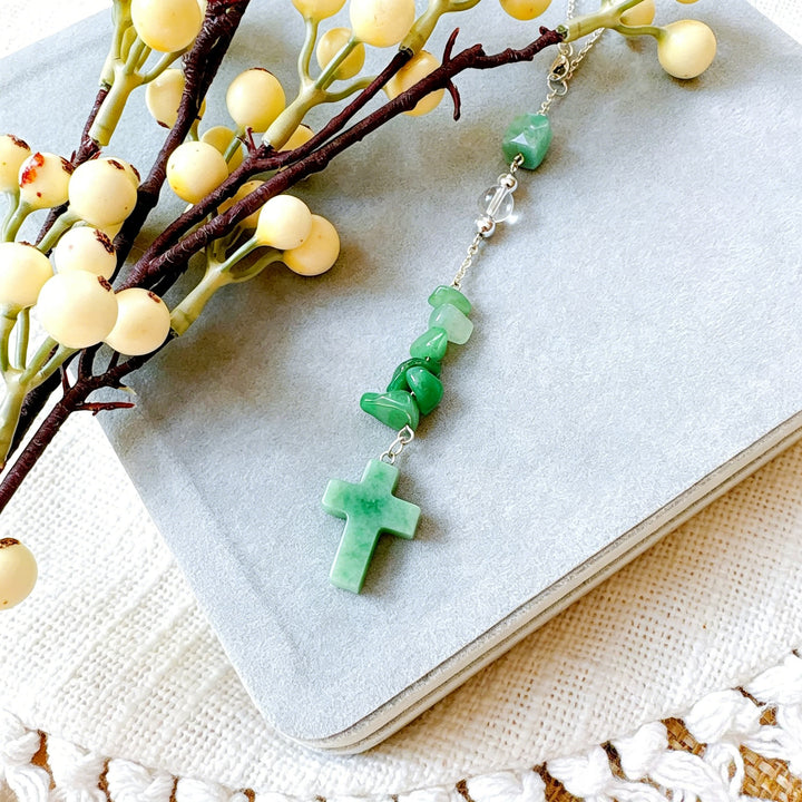 Christianartworkshop Ornement de voiture en pierre naturelle finement travaillée, orné d'éclats de cristal et d'un pendentif en forme de croix : un précieux souvenir de foi - image 4