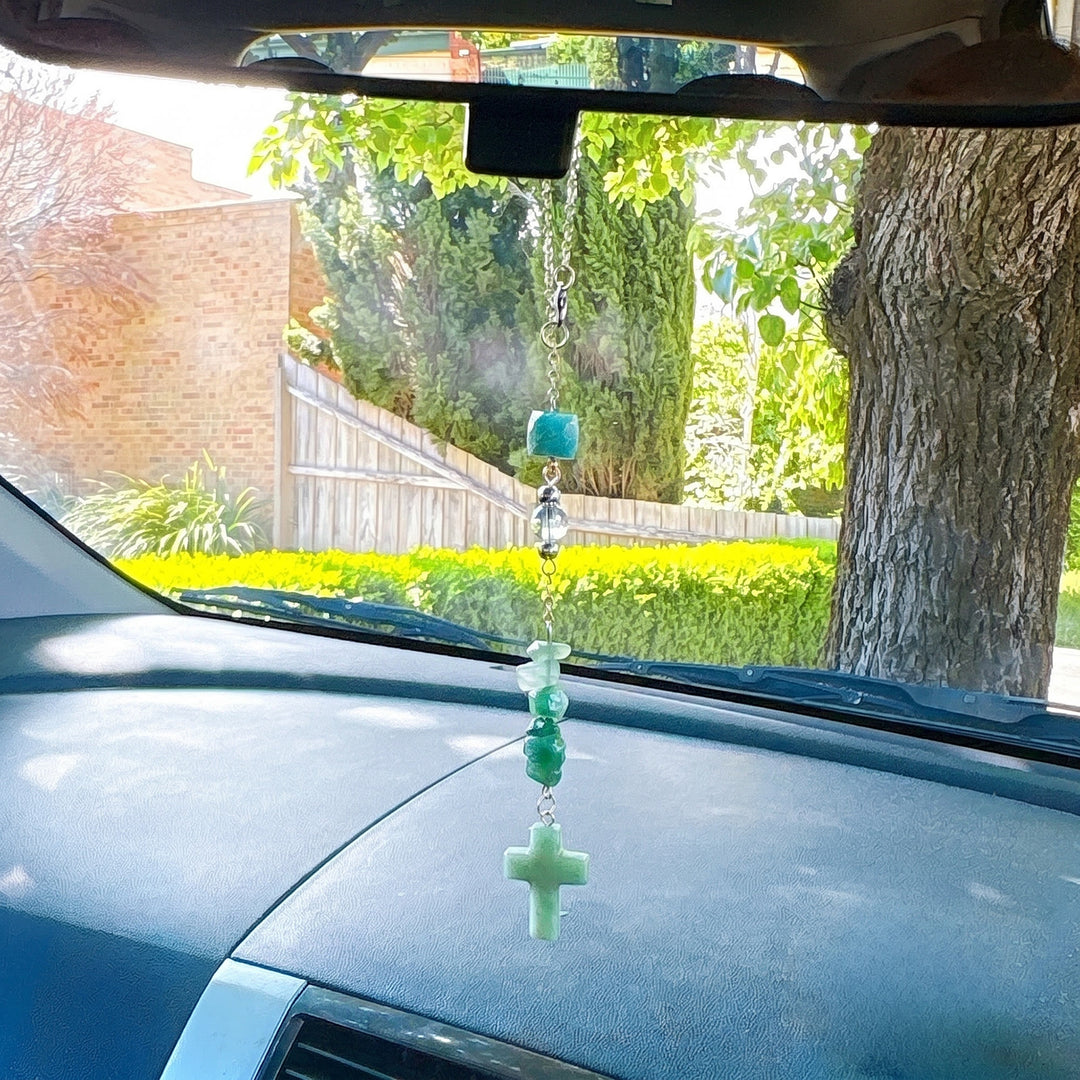 Christianartworkshop Ornement de voiture en pierre naturelle finement travaillée, orné d'éclats de cristal et d'un pendentif en forme de croix : un précieux souvenir de foi - Aventurine verte - image 3