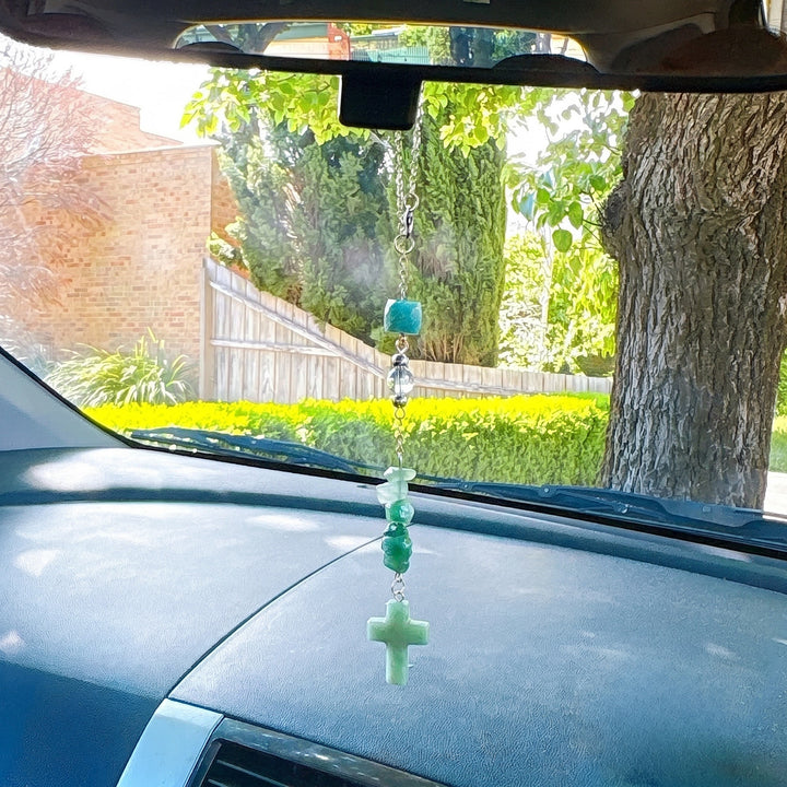 Christianartworkshop Ornement de voiture en pierre naturelle finement travaillée, orné d'éclats de cristal et d'un pendentif en forme de croix : un précieux souvenir de foi - Aventurine verte - image 3