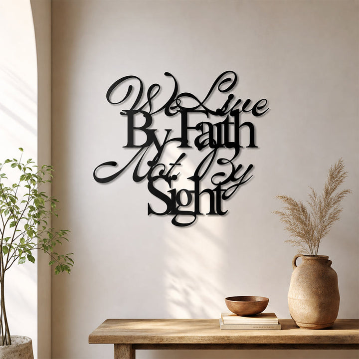 Christianartworkshop Décoration murale en métal avec inscription cursive « Nous vivons par la foi et non par la vue » : un rappel audacieux de la confiance en l’invisible - image 1