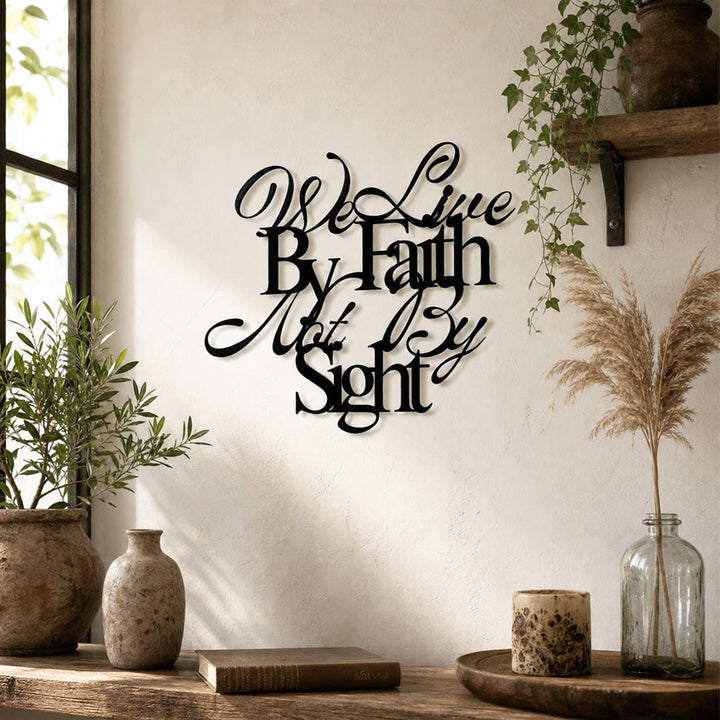 Christianartworkshop Décoration murale en métal avec inscription cursive « Nous vivons par la foi et non par la vue » : un rappel audacieux de la confiance en l’invisible - image 2