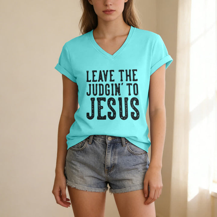 T-shirt à col en V imprimé « Laissez le jugement à Jésus » de Christianartworkshop - image 1